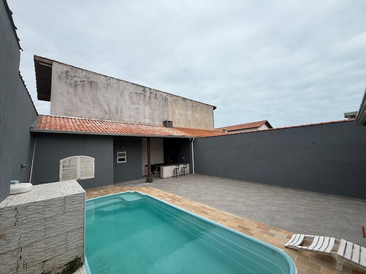 Casa De Férias Próxima à Praia C/piscina - Peruíbe