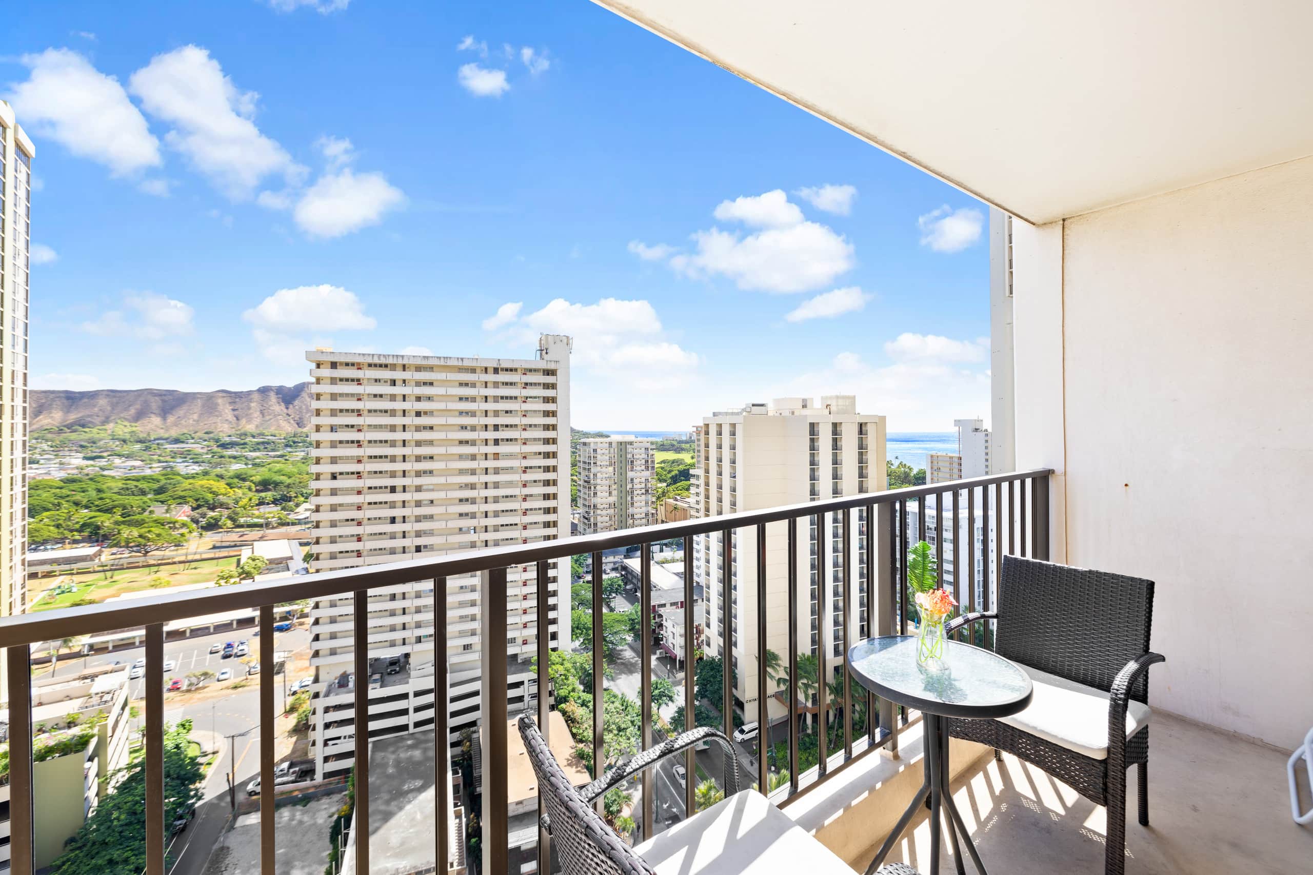 Condo in Honolulu · ★4.83 · 1 bedroom · 3 beds · 1 private bath - Image 1