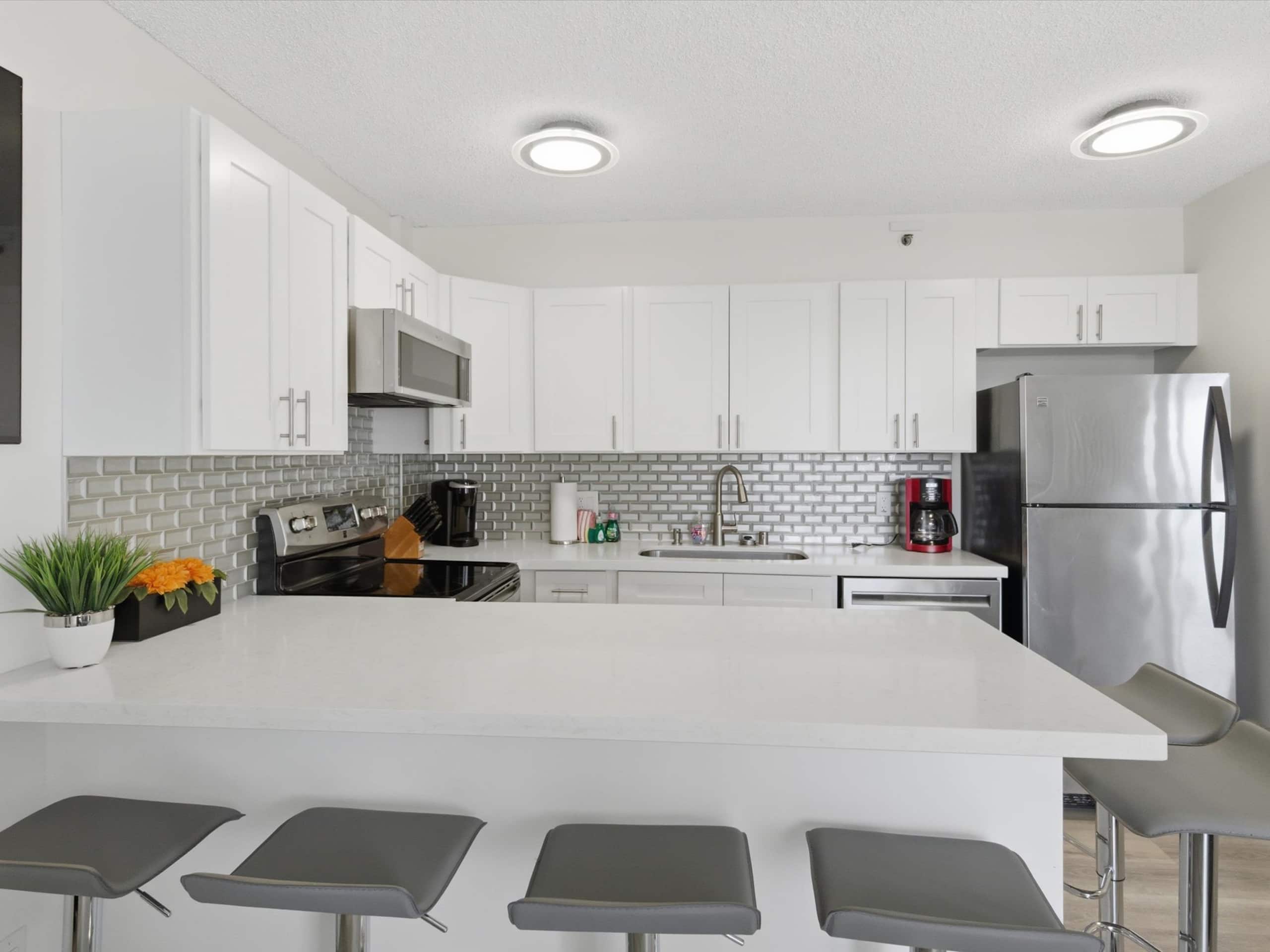 Condo in Honolulu · ★4.83 · 1 bedroom · 3 beds · 1 private bath - Image 8