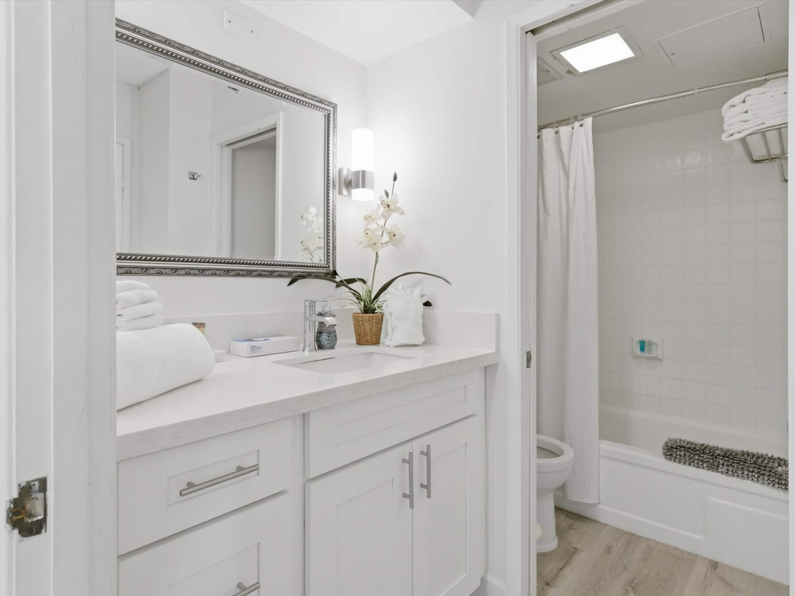 Condo in Honolulu · ★4.83 · 1 bedroom · 3 beds · 1 private bath - Image 16