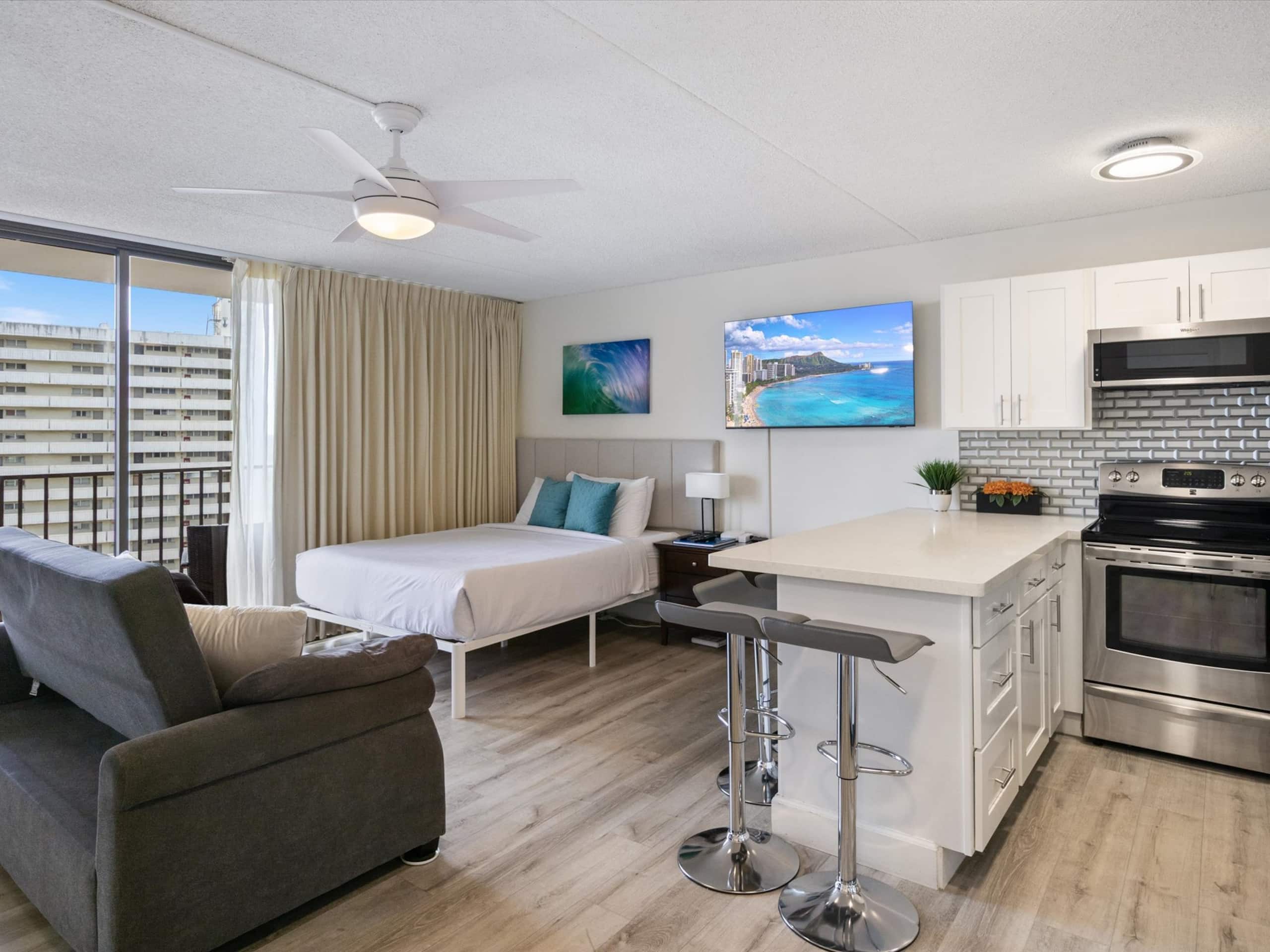 Condo in Honolulu · ★4.83 · 1 bedroom · 3 beds · 1 private bath - Image 2