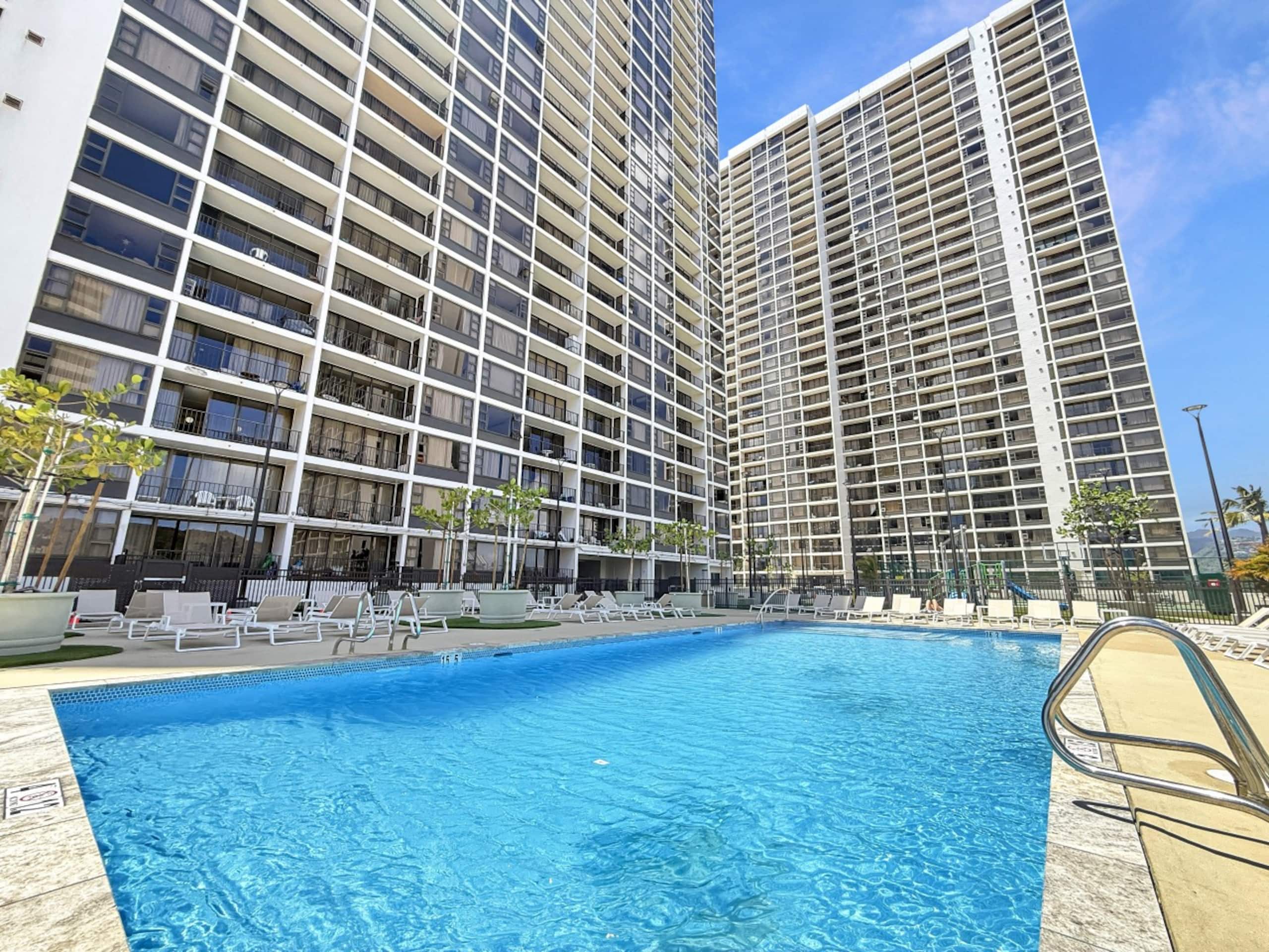 Condo in Honolulu · ★4.83 · 1 bedroom · 3 beds · 1 private bath - Image 35