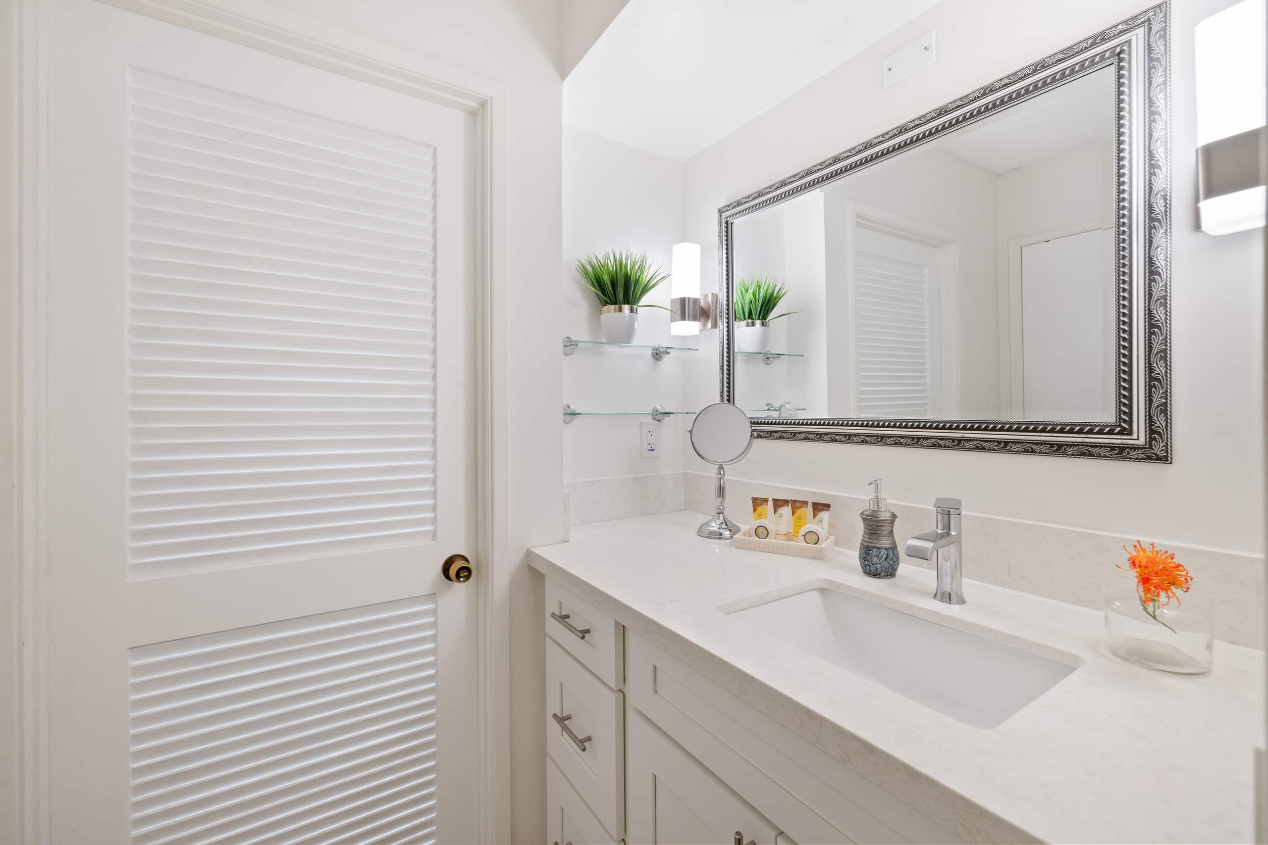 Condo in Honolulu · ★4.83 · 1 bedroom · 3 beds · 1 private bath - Image 15