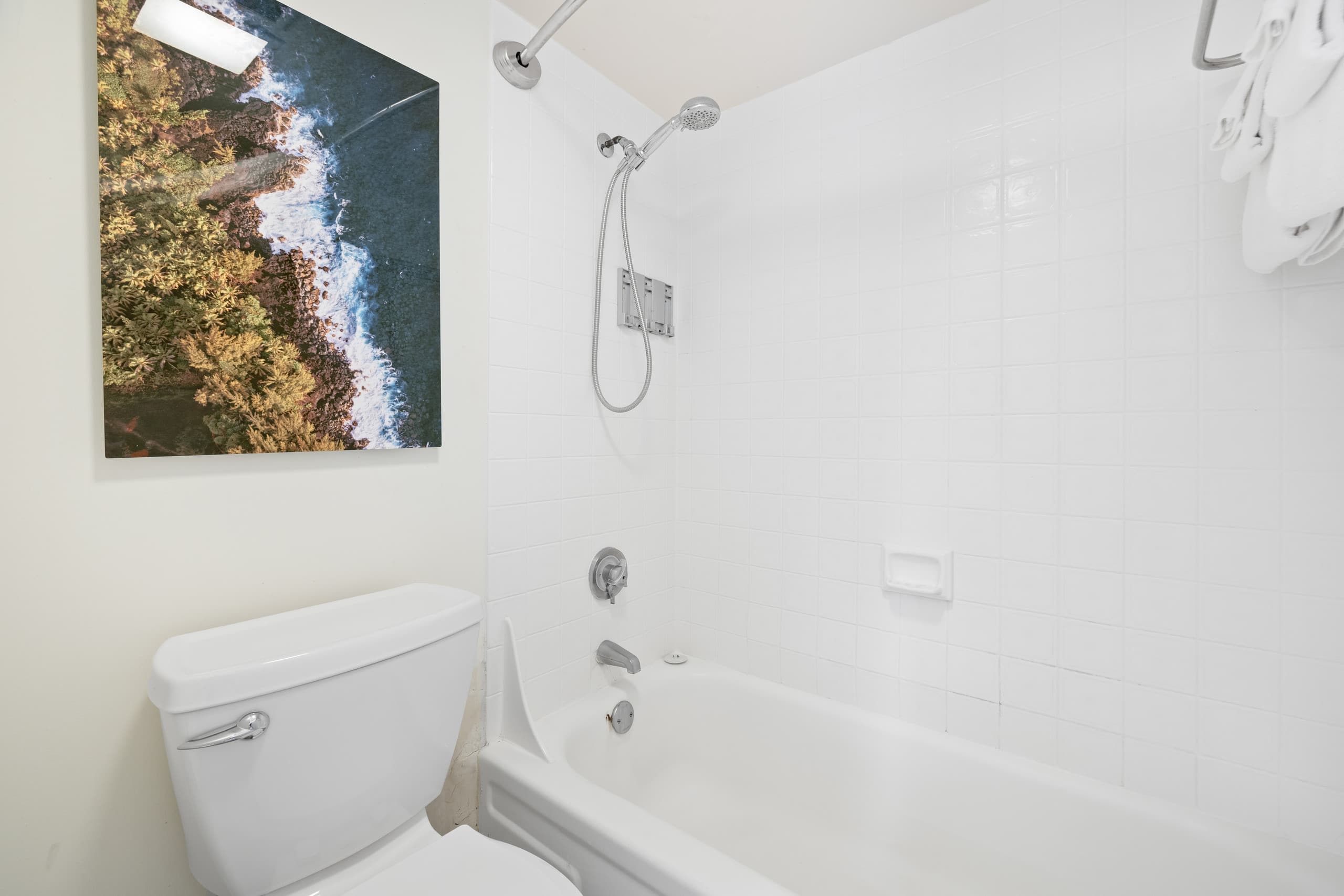 Condo in Honolulu · ★4.83 · 1 bedroom · 3 beds · 1 private bath - Image 17