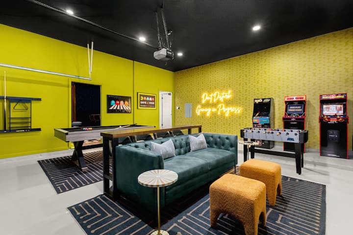 NEW! Pickleball-Pool-HotTub-GameRoom-Sleeps18