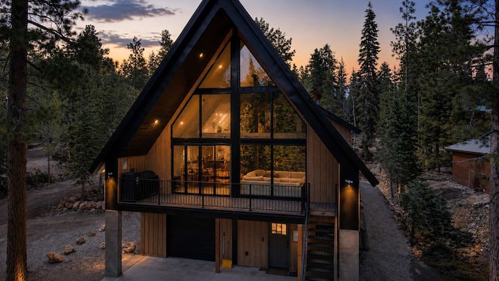 Luxury A-Frame with Sauna and Hot Tub