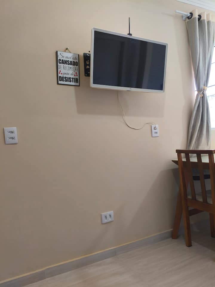 Casa: Sala E Cozinha Conjugada + Quarto Suíte - Navegantes