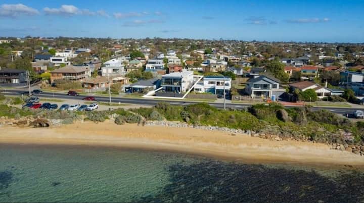Bay Views, Indoor Spa & Beach At Your Door! - Mornington