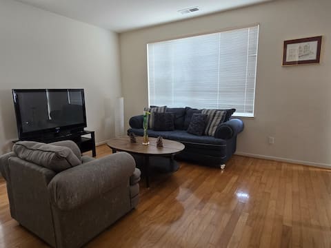 Popular Airbnb listing: Spacious 4BR/2.5BA Fremont House | Easy Fwy Access in Fremont