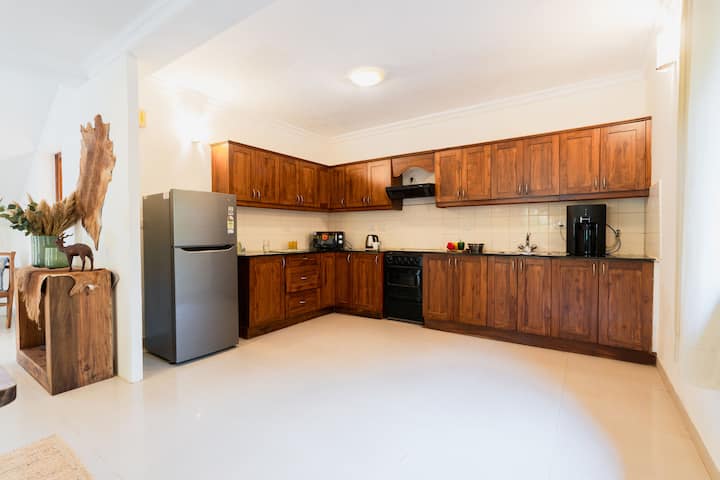 Full kitchen image 1