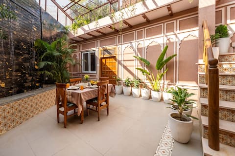 4BR Vrindara Niwas | 200m away from Janam Bhoomi