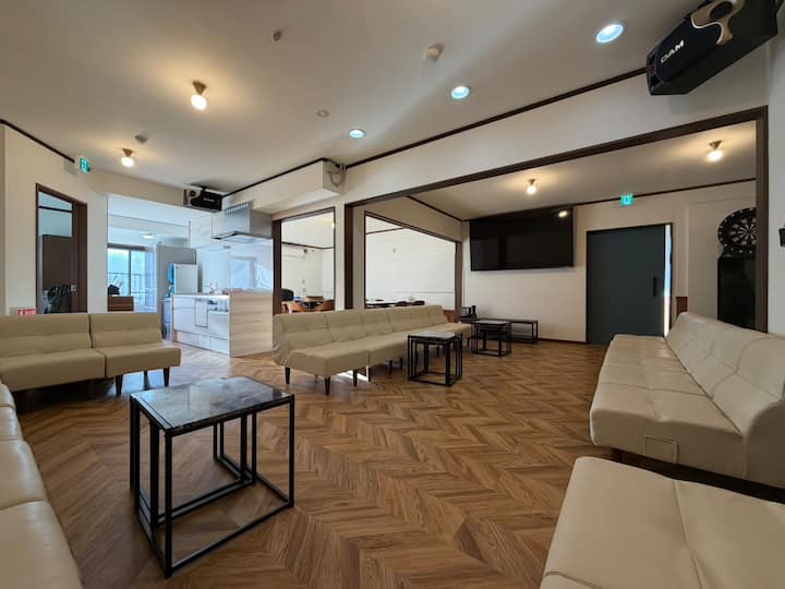 Japan's largest ground area, sauna, karaoke, BBQ, dog run, basketball, soccer, rugby available