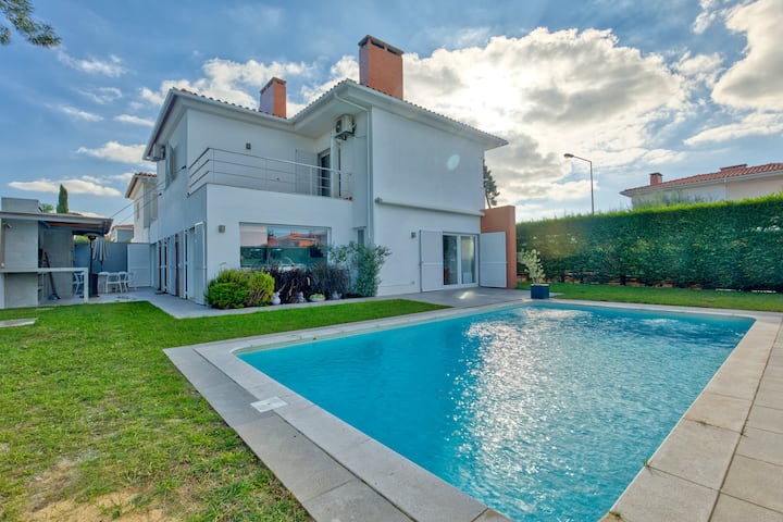 Vita Portucale | Aroeira 4 Bdr Pool & Golf Retreat - Costa da Caparica