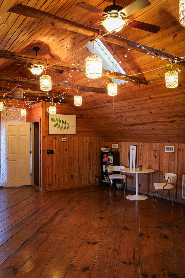 Waterfront Mini Lodge Retreat - Wake Forest
