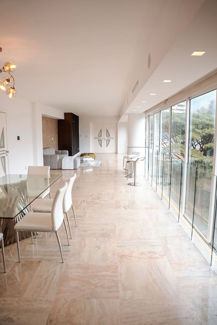 Spacious Luxury Apartment In Las Mercedes. - Venezuela