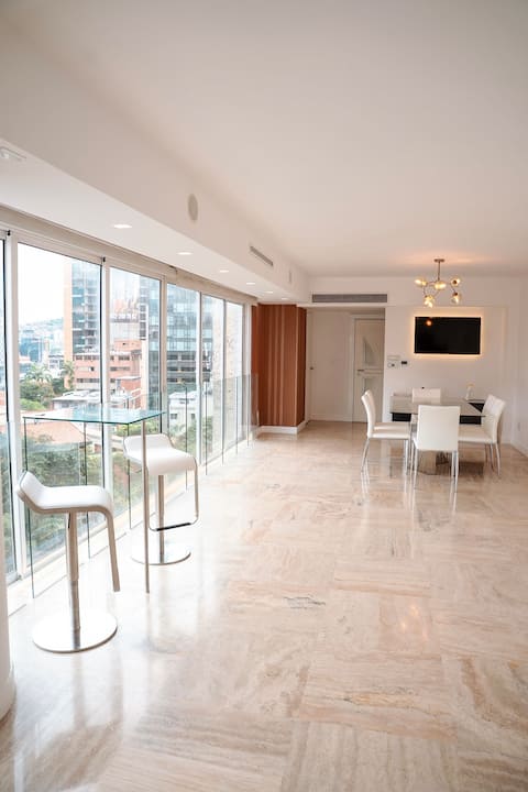 Spacious luxury apartment in Las Mercedes.
