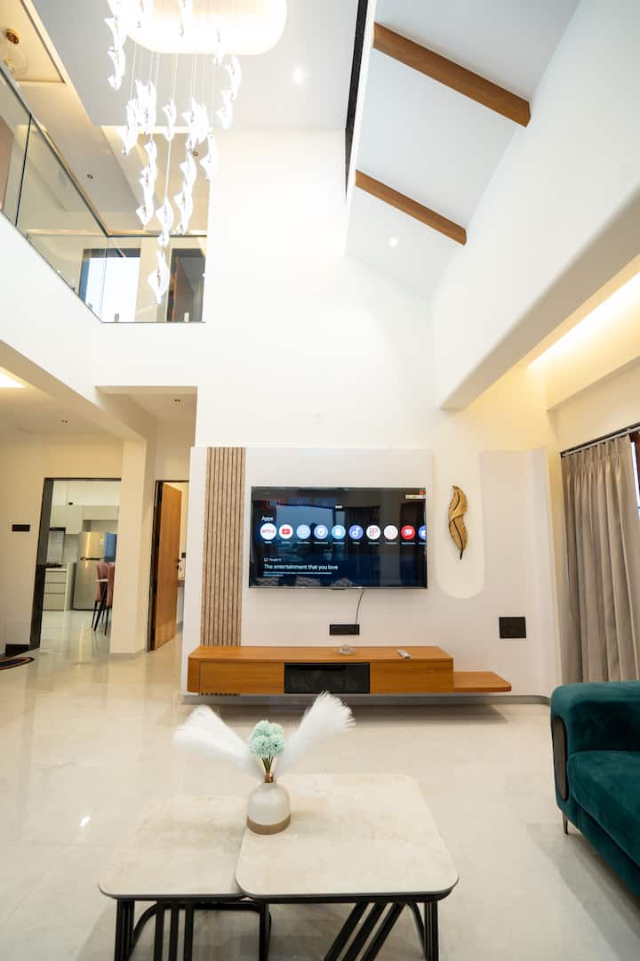 Skyline Luxury 3bhk Penthouse | 3 Private Decks - Nashik