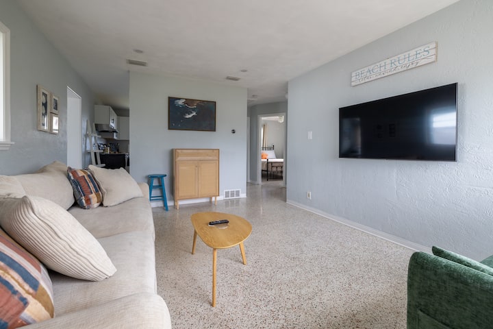 Beach Breeze Bungalow | Hot Tub & Walk To Beach - Port Orange, FL
