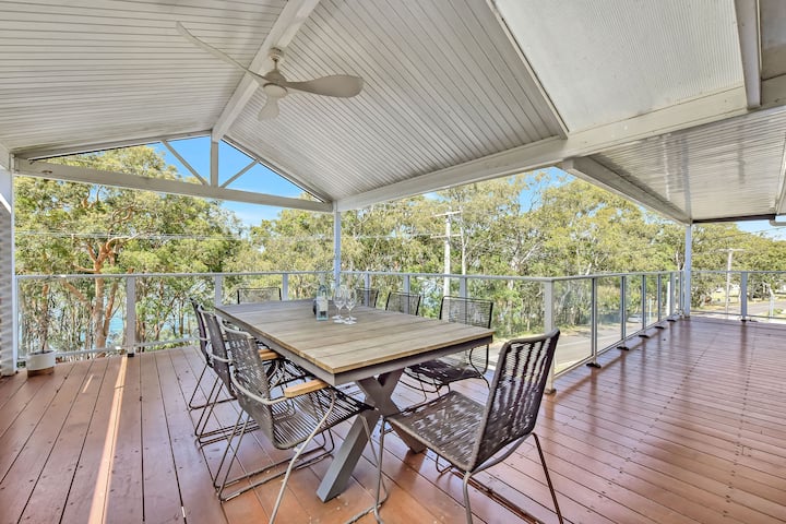 Upper Deck On Dobell - Newcastle
