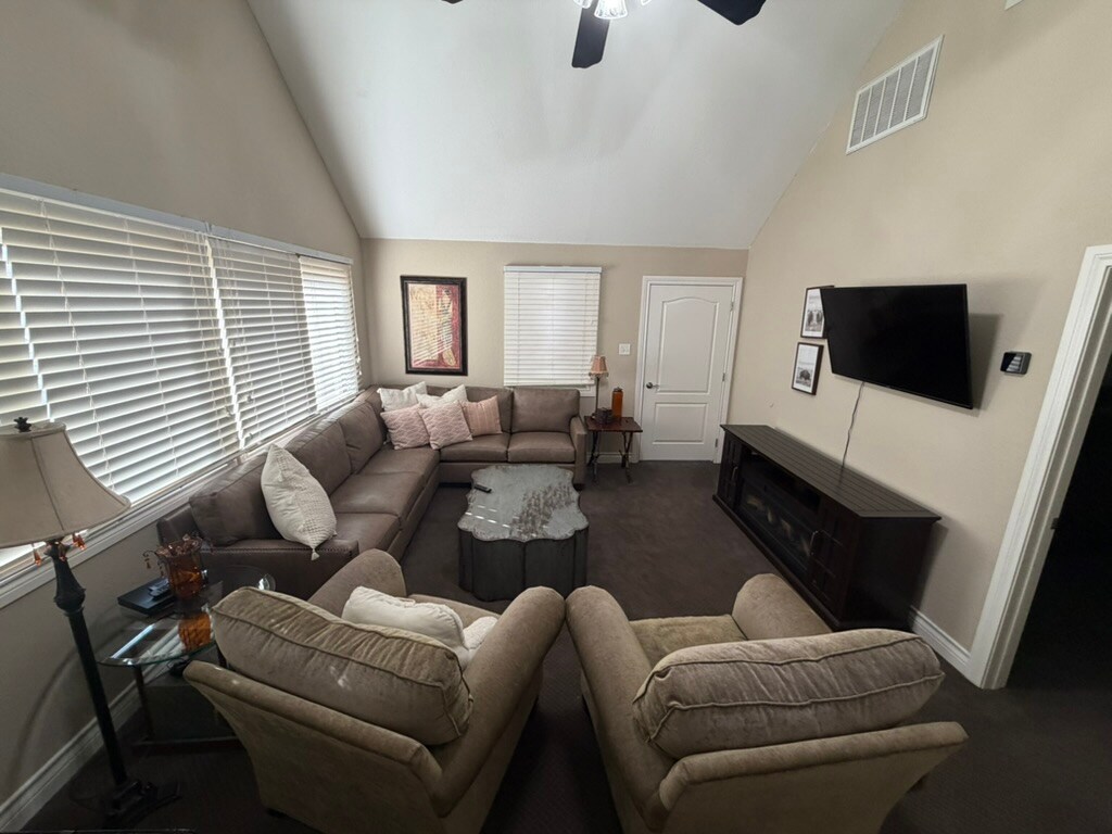 Separate Guest House - Houses for Rent in Lubbock, Texas, United States ...