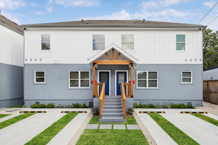 Spacious Family Retreat 12 Bedrooms Pet-friendly - Bellaire, TX