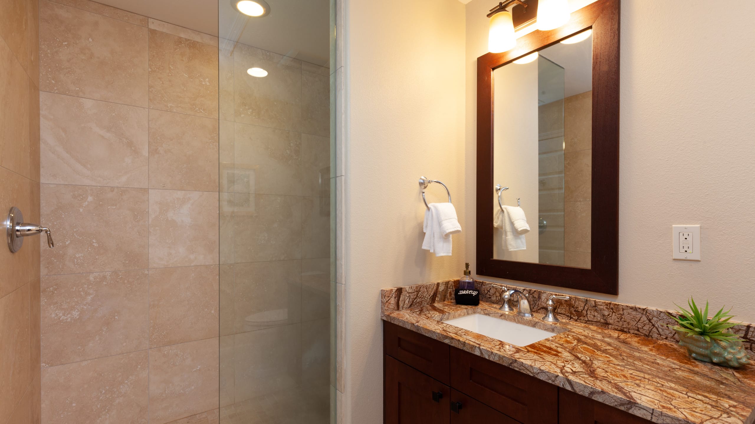 Home in Waimea · ★5.0 · 4 bedrooms · 6 beds · 3.5 private baths - Image 18