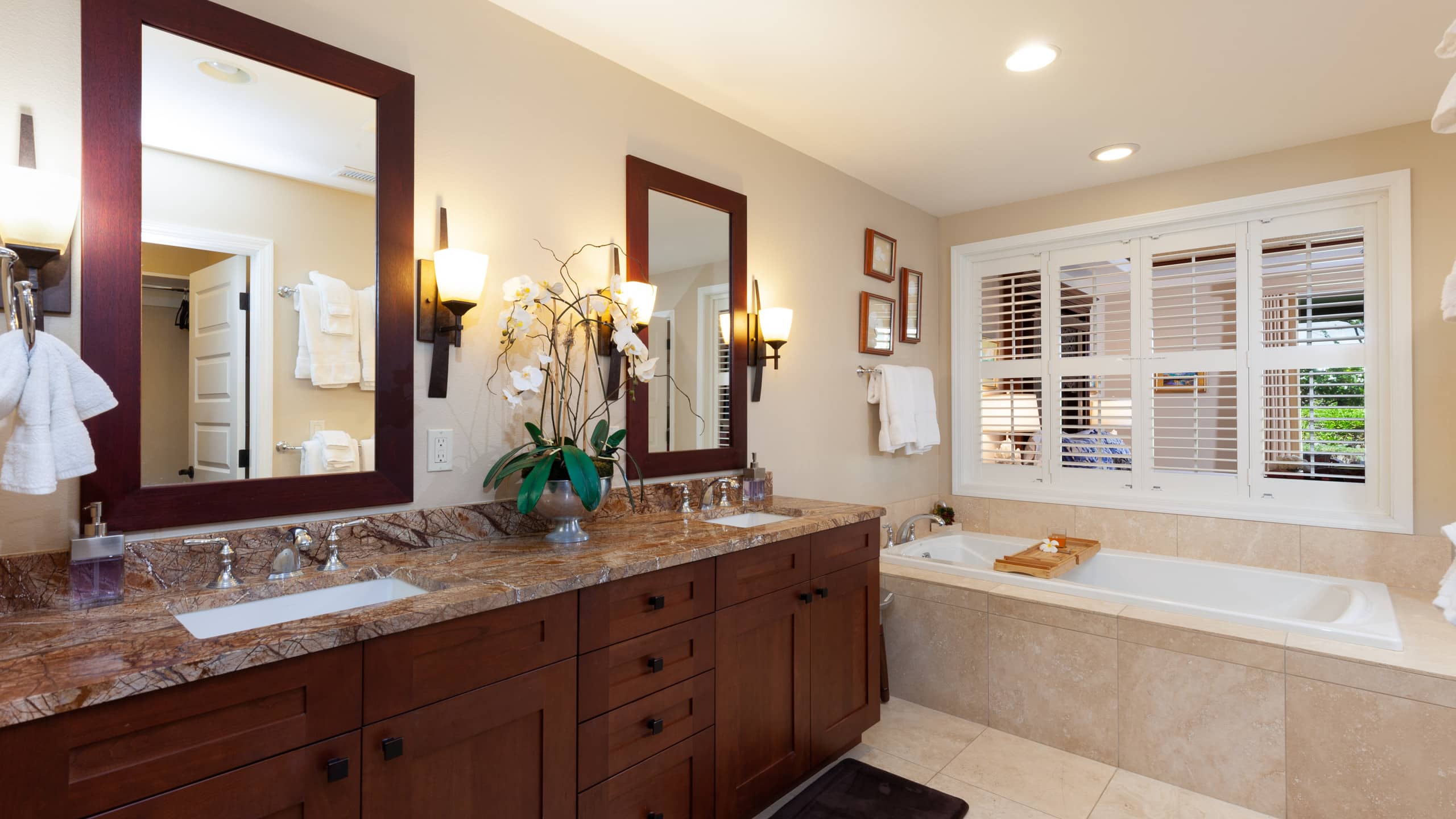 Home in Waimea · ★5.0 · 4 bedrooms · 6 beds · 3.5 private baths - Image 17