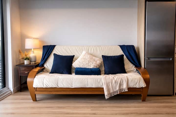 1br + Den | Queen + Sofa Bed | Balcony | Pets Ok - Oshawa