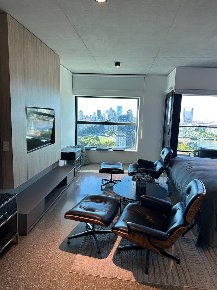 Workspace evidence from Luxury and comfort in the heart of Puerto Madero.