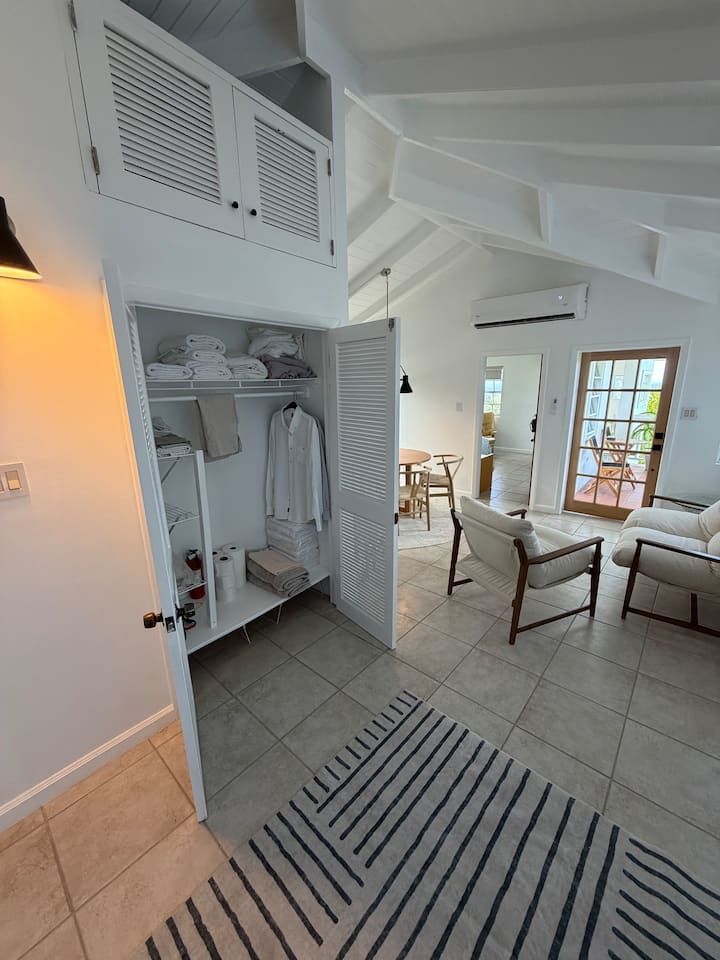 Arrow’s Hillside Retreat With Views - Montserrat