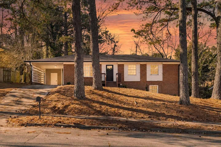 Cozy, Convenient & Charming Home: 5 Br+8 Min To Dt - Raleigh, NC