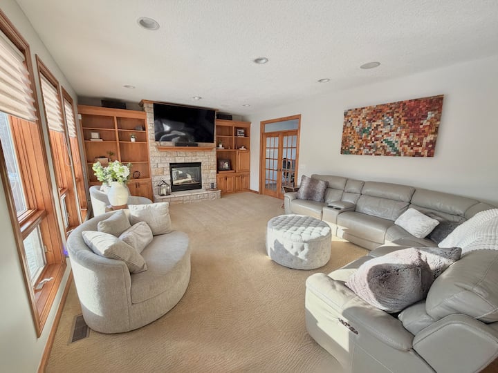 Royal Oaks Manor - Blaine, MN