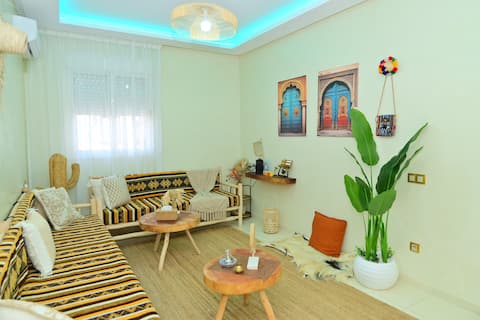 Successful Airbnb property: Riyad style house 5 min to airport Fibre & netflix in Arrondissement De Ménara مقاطعة المنارة