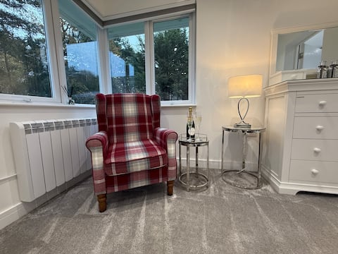 Top Airbnb: Spacious Lodge| Peaceful retreat | WiFi | Parking in St. Leonards And St. Ives