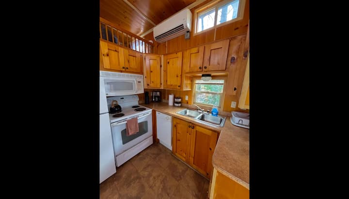 Waterfront Bourbon Barrel Cabin - Indianápolis, IN