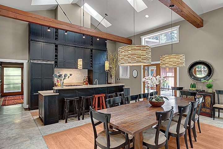 3 In 1 Home On 10 Acres, Dog Friendly. - Bainbridge Island, WA