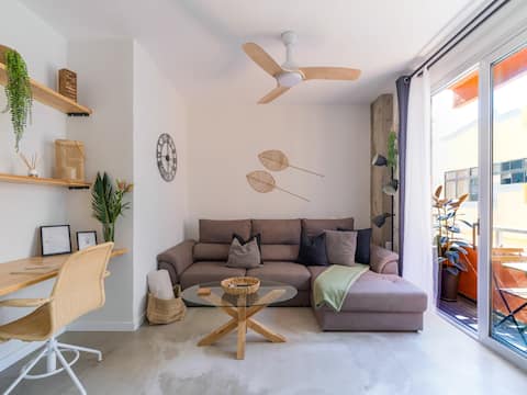 Top performing Airbnb: 2 minutes to Las Canteras & Sta. Catalina · Stylish 1BR in Las Palmas De Gran Canaria