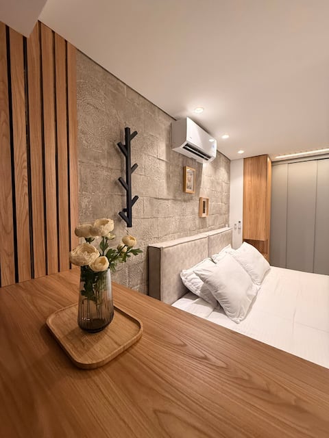 Top Airbnb: Premium Laureles Loft |City View • Private Parking in Laureles Estadio