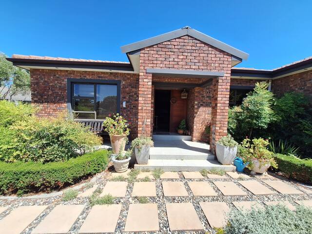 Beautiful, secure family home in Northern Suburbs gallery image 2