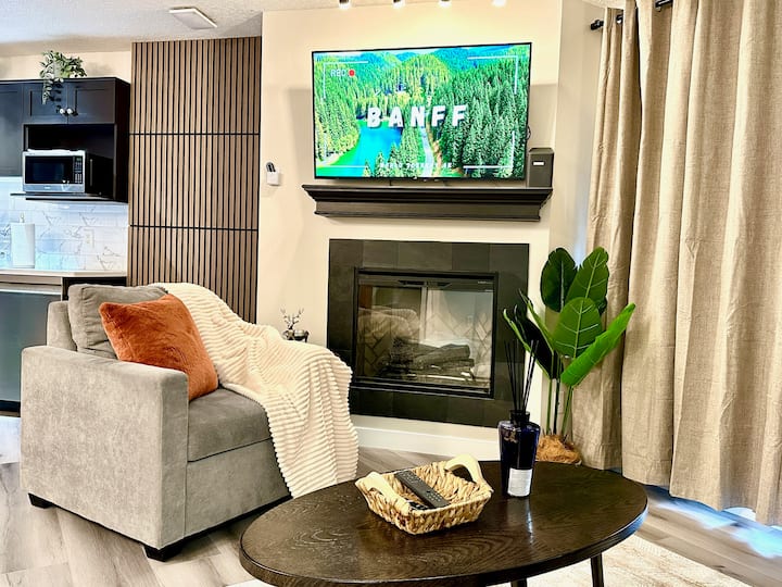 New! Mountain-view 1 Br Suite • Modern & Spacious - Canmore