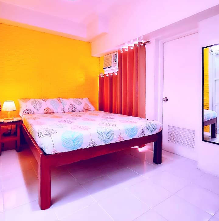 *Bedroom with Double bed, Blackout curtains, Aircon, Fullbody Mirror,  Lampshade, Drop Light 
⁕Customized warm wooden Bed with 20" height 
⁕Double size warm fluffy Blanket for each person
⁕High-quality pillows + Hygienic Memory foam pillows