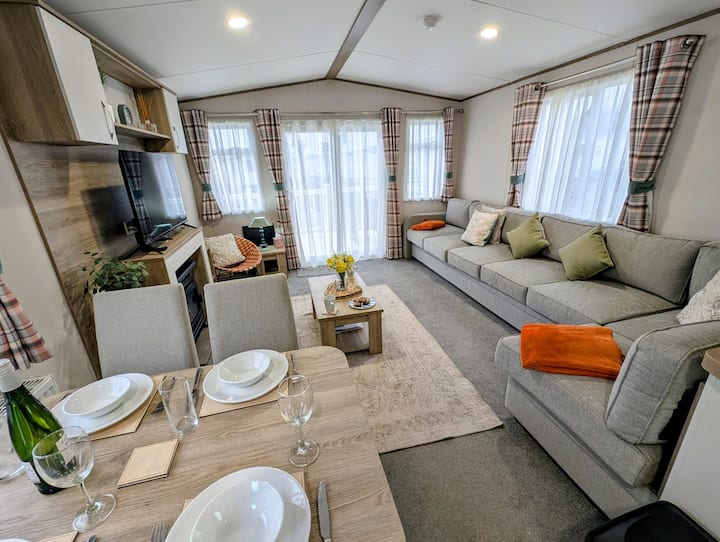 Family Beach Fun, Dog Friendly 2br Near Avon Beach - Barton on Sea