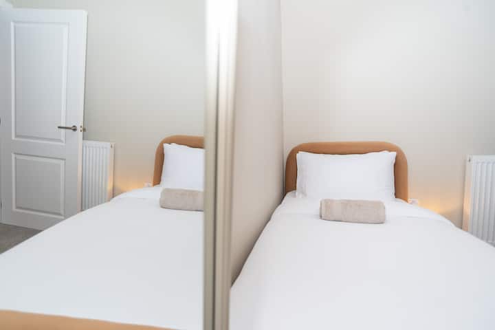 Единично легло с възможност за разпъване, за да се получат 2 единични легла