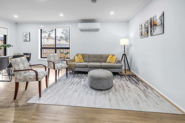 Bright & Cozy 4-bed Home In Rockbank - Melton