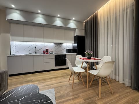 Successful Airbnb property: Tirana City Center New Bazaar Essil Flat + Parking in Bashkia Tiranë