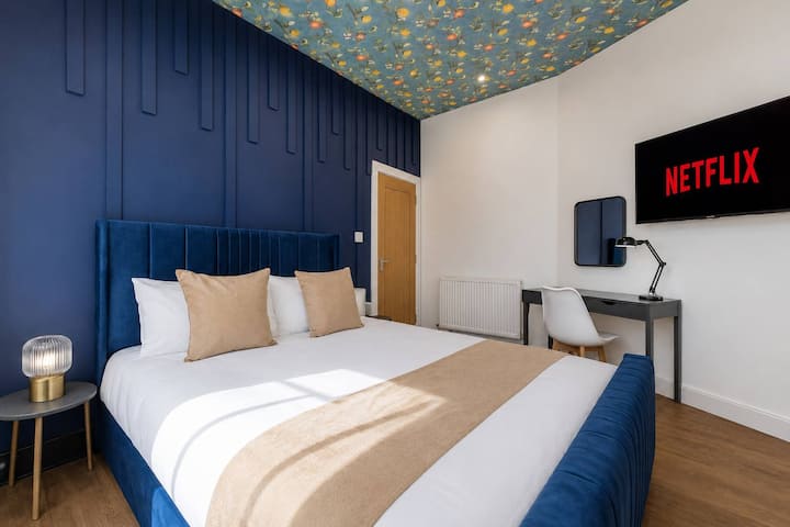 Luxury Bath - 55"tv-work Desks- Luxury King Bed - Warrington
