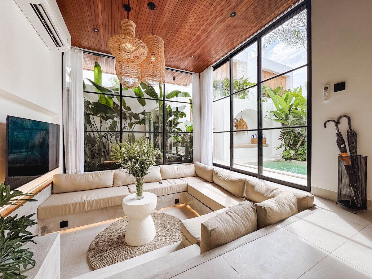 Villa in Cemagi · ★4.5 · 3 bedrooms · 3 beds · 2 baths, сопоставимый объект Airbnb