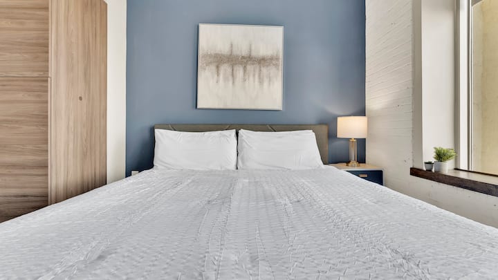 Luxury 1br Apt I King Beds I Free Parking I Gym - Dallas, TX