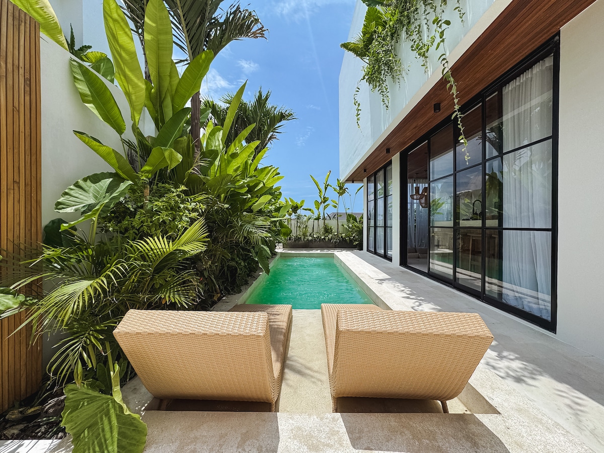 Villa in Cemagi · 2 bedrooms · 2 beds · 2 private baths รายการ Airbnb เปรียบเทียบ