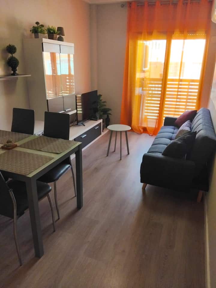 Bright Apartment Steps To Palm Avenue, 600 M Beach - Torrevieja
